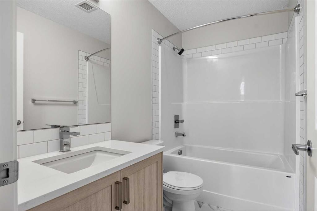 1206-33 Carringham Gate Nw, Calgary, AB - Indoor Photo Showing Bathroom
