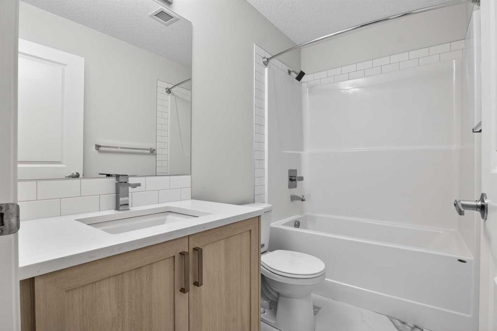 1206-33 Carringham Gate Nw, Calgary, AB - Indoor Photo Showing Bathroom