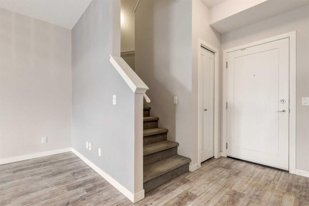 207-10 Westpark Link, Calgary, AB - Indoor Photo Showing Other Room