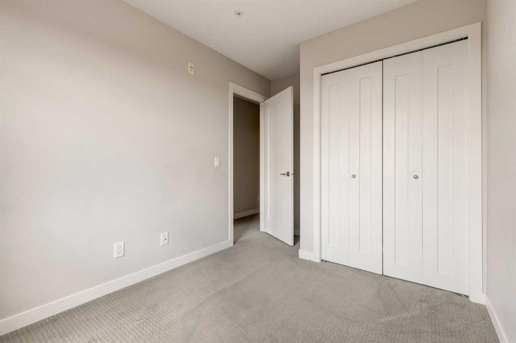 207-10 Westpark Link, Calgary, AB - Indoor Photo Showing Other Room