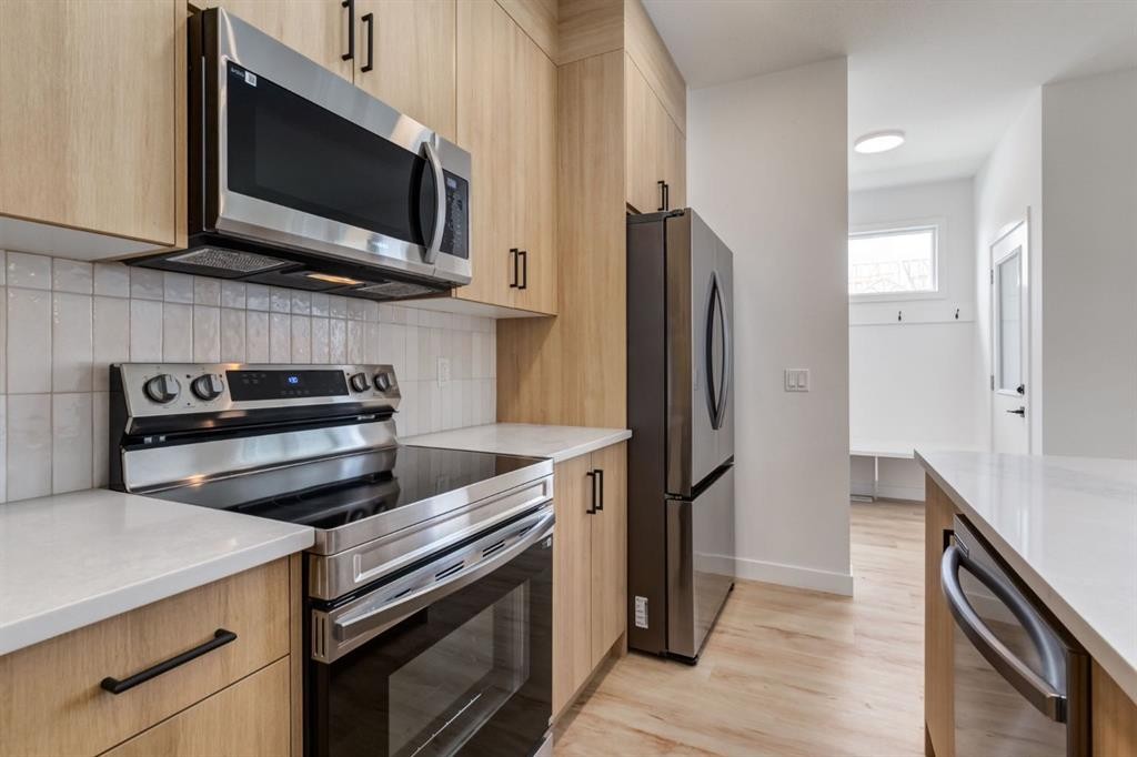 235 Sora Boulevard Se, Calgary, AB - Indoor Photo Showing Kitchen