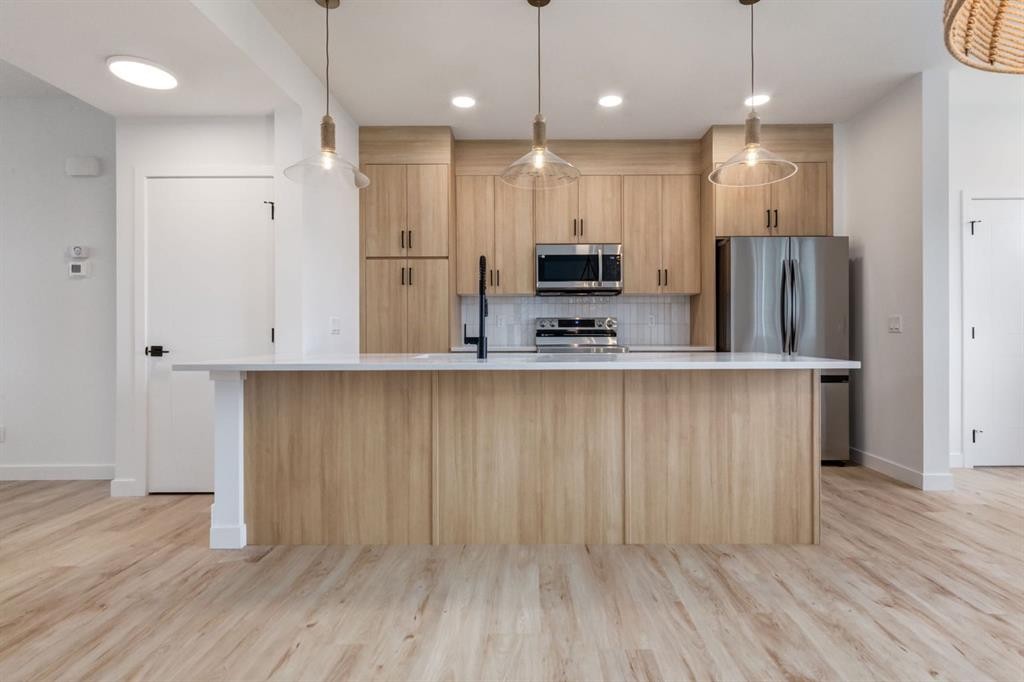 235 Sora Boulevard Se, Calgary, AB - Indoor Photo Showing Kitchen