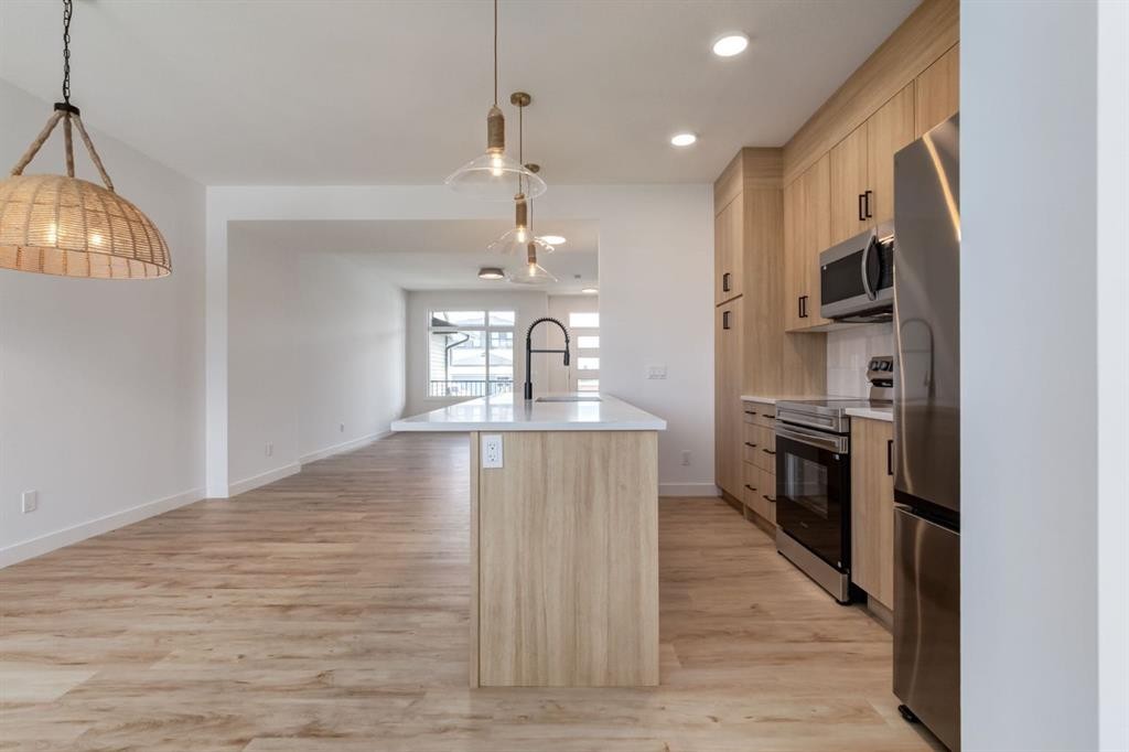 235 Sora Boulevard Se, Calgary, AB - Indoor Photo Showing Kitchen