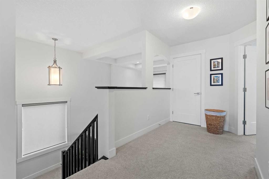 25 Westland Crescent Sw, Calgary, AB - Indoor Photo Showing Other Room