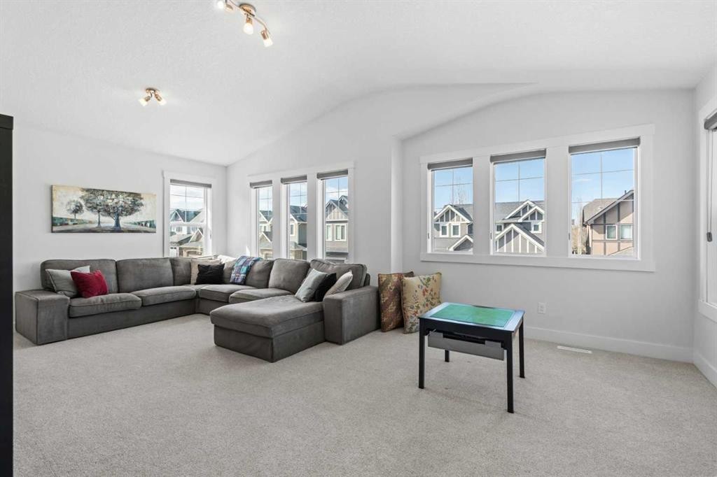 25 Westland Crescent Sw, Calgary, AB - Indoor Photo Showing Living Room