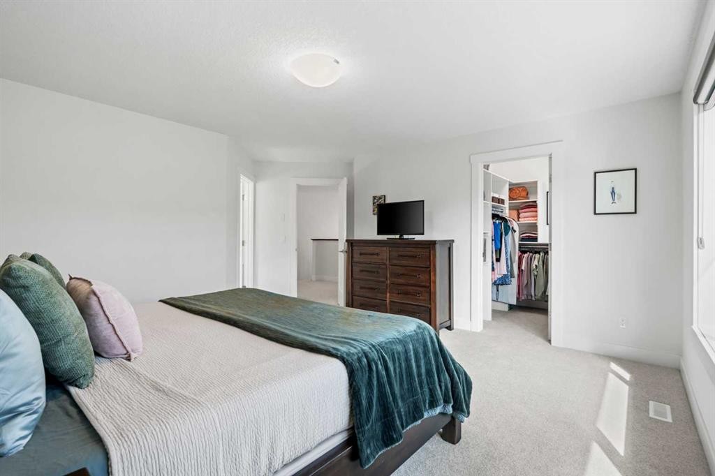 25 Westland Crescent Sw, Calgary, AB - Indoor Photo Showing Bedroom
