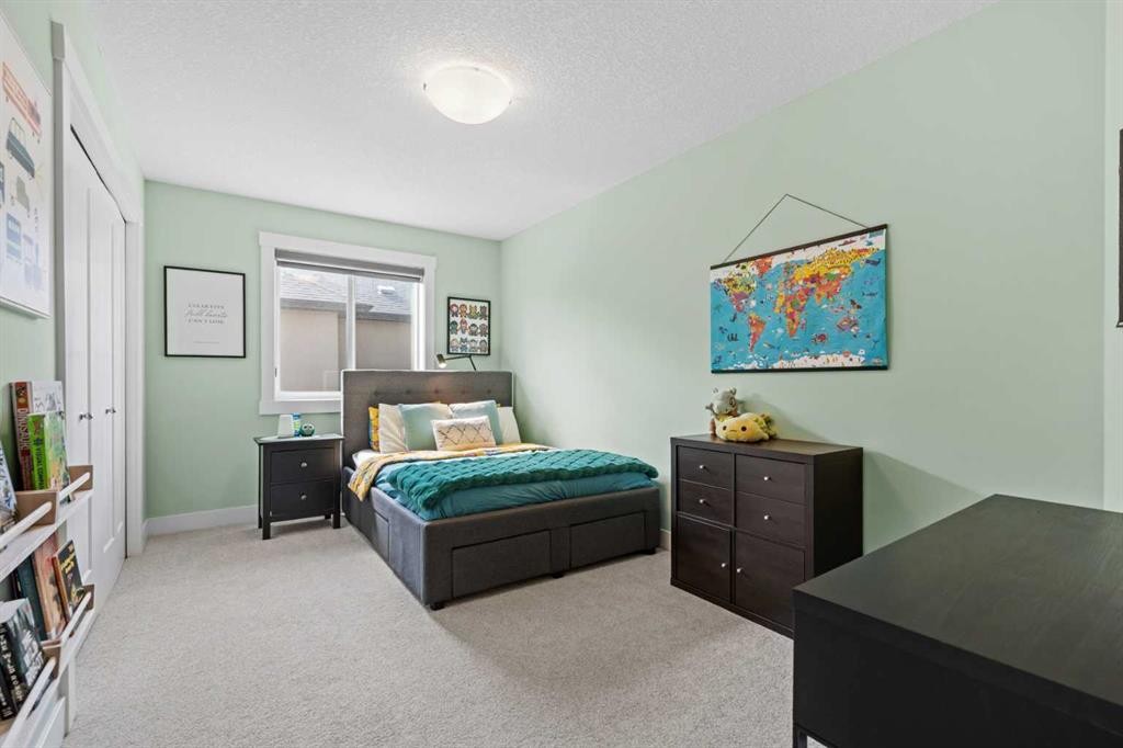 25 Westland Crescent Sw, Calgary, AB - Indoor Photo Showing Bedroom