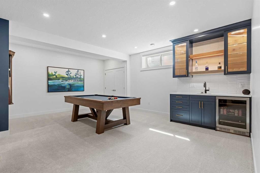 25 Westland Crescent Sw, Calgary, AB - Indoor Photo Showing Other Room