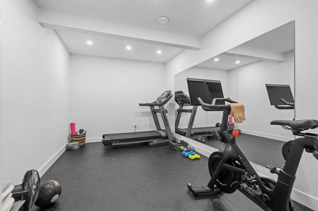 25 Westland Crescent Sw, Calgary, AB - Indoor Photo Showing Gym Room