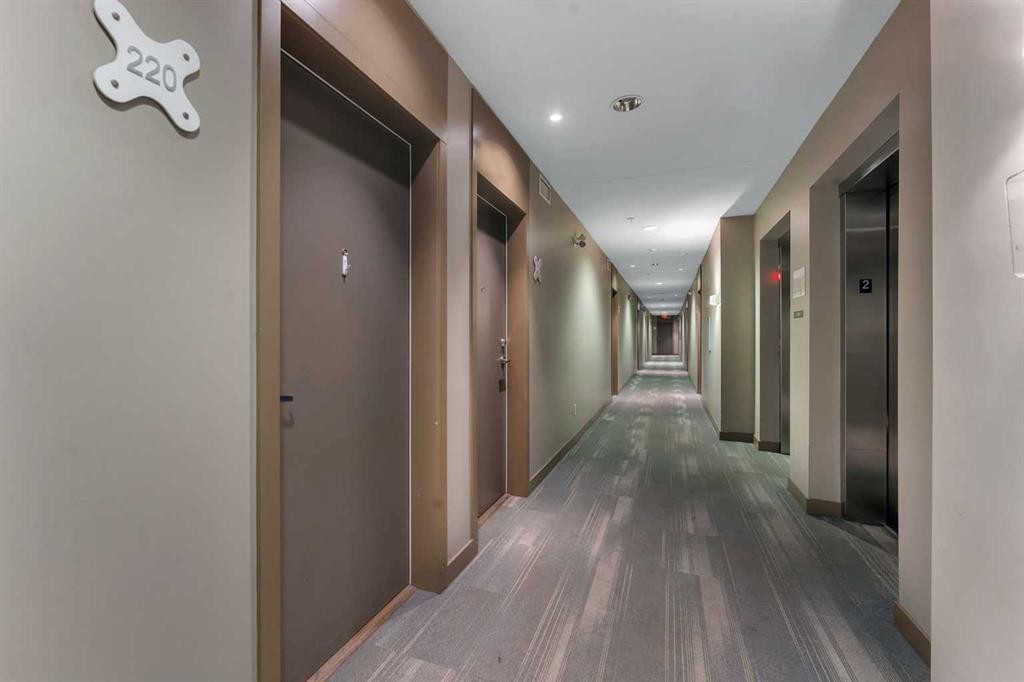 220-323 20 Avenue Sw, Calgary, AB - Indoor Photo Showing Other Room