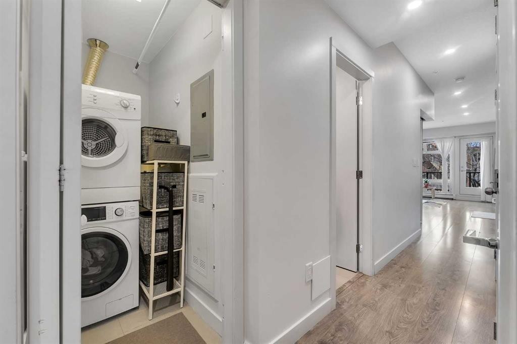 220-323 20 Avenue Sw, Calgary, AB - Indoor Photo Showing Laundry Room