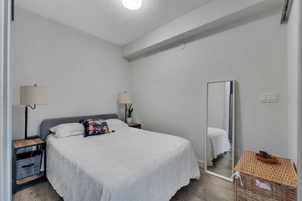 220-323 20 Avenue Sw, Calgary, AB - Indoor Photo Showing Bedroom