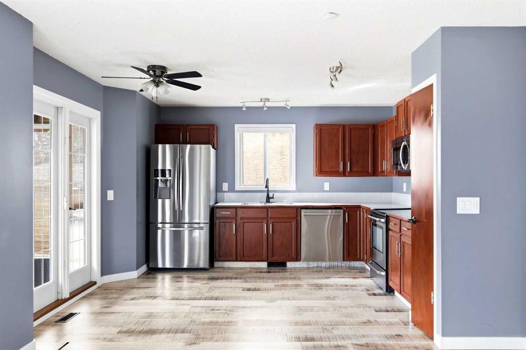 212 Harvest Wood Way Ne, Calgary, AB - Indoor Photo Showing Kitchen With Stainless Steel Kitchen