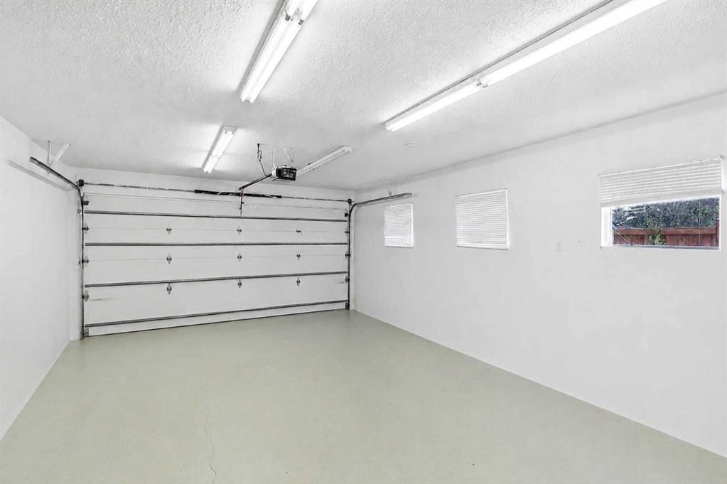 212 Harvest Wood Way Ne, Calgary, AB - Indoor Photo Showing Garage