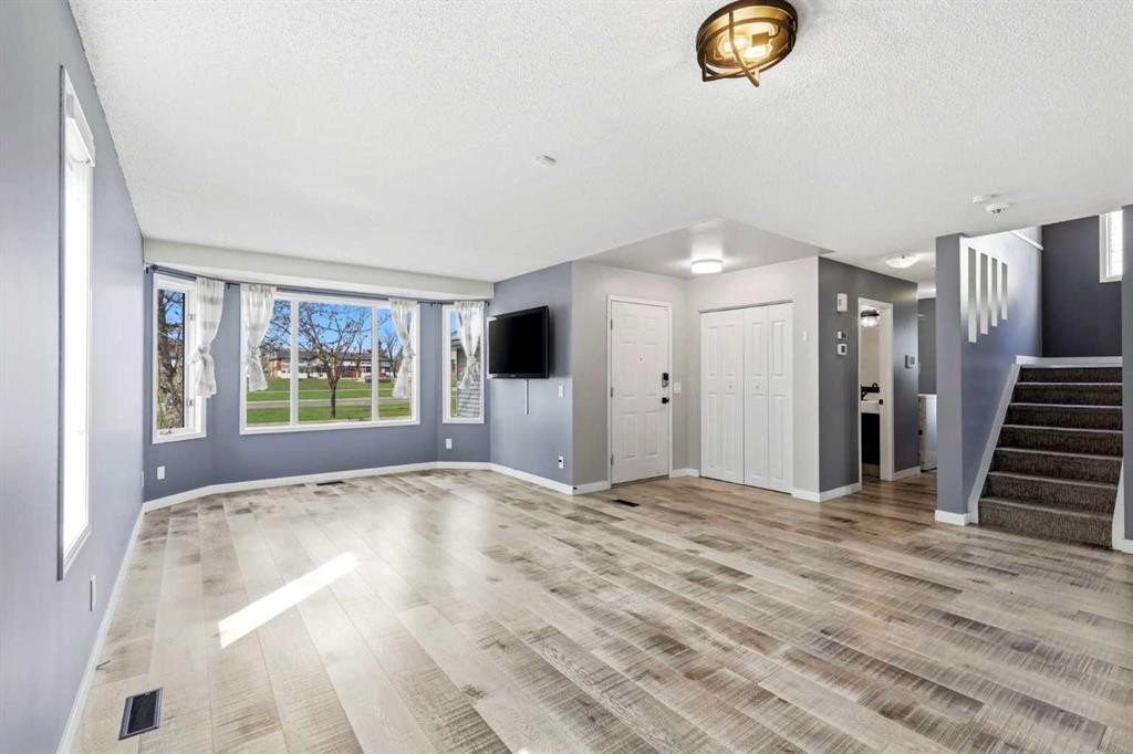212 Harvest Wood Way Ne, Calgary, AB - Indoor Photo Showing Other Room