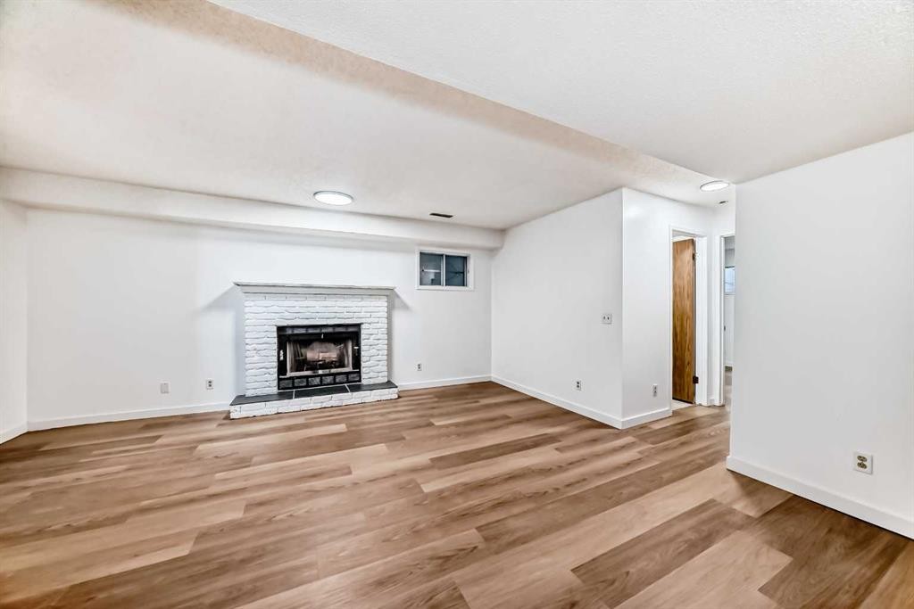 314 Castleridge Drive Ne, Calgary, AB - Indoor Photo Showing Living Room With Fireplace