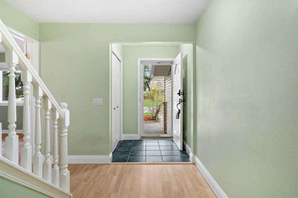164 Sun Valley Drive Se, Calgary, AB - Indoor Photo Showing Other Room