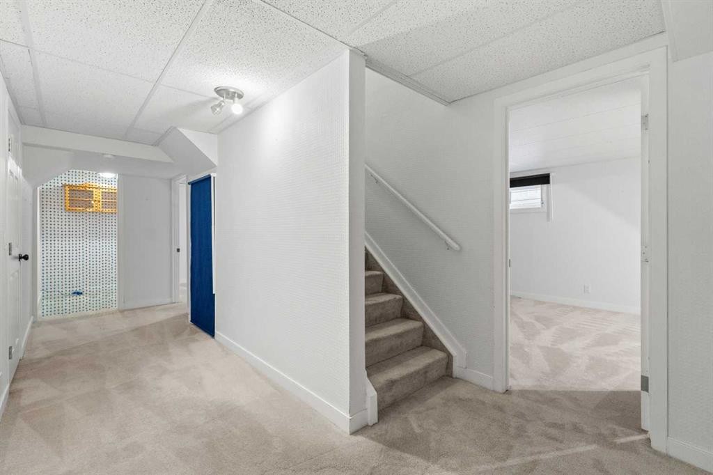 164 Sun Valley Drive Se, Calgary, AB - Indoor Photo Showing Other Room