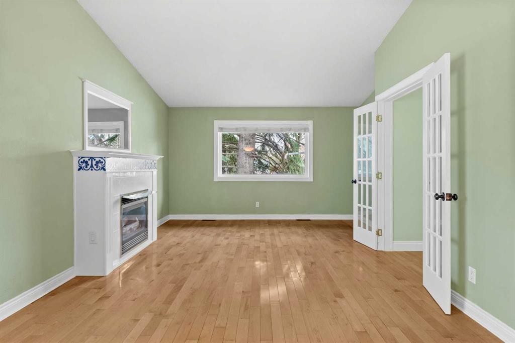 164 Sun Valley Drive Se, Calgary, AB - Indoor With Fireplace
