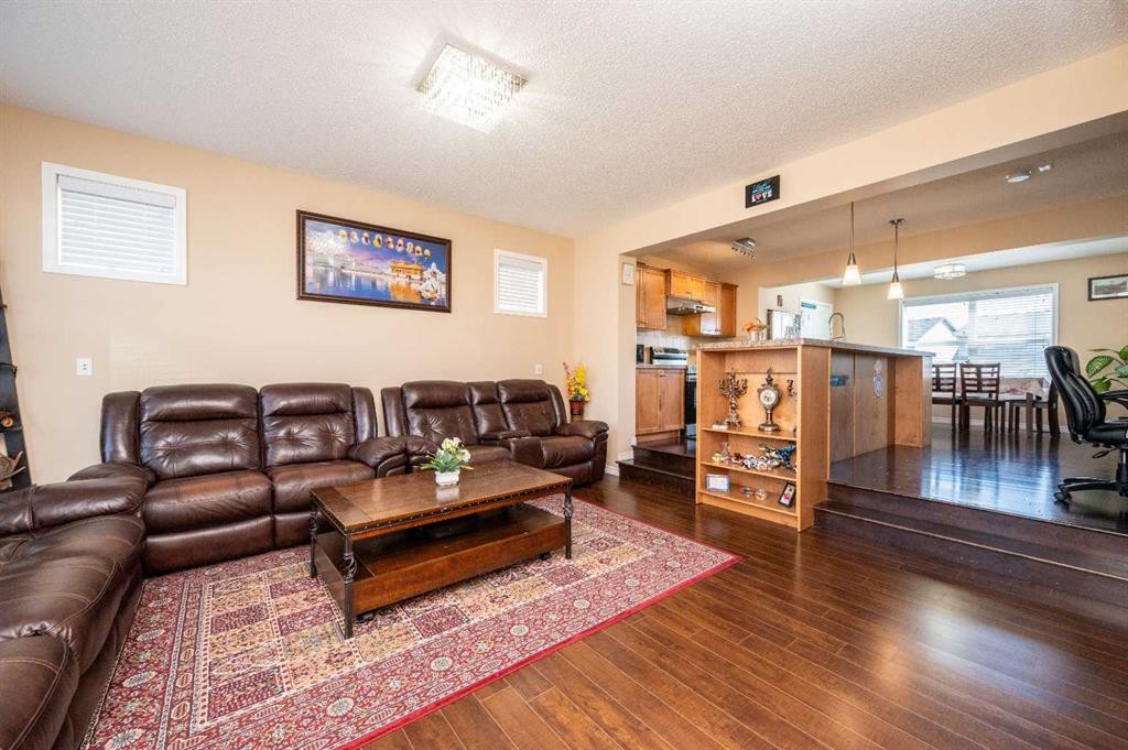 57 Skyview Point Common Ne, Calgary, AB - Indoor Photo Showing Living Room