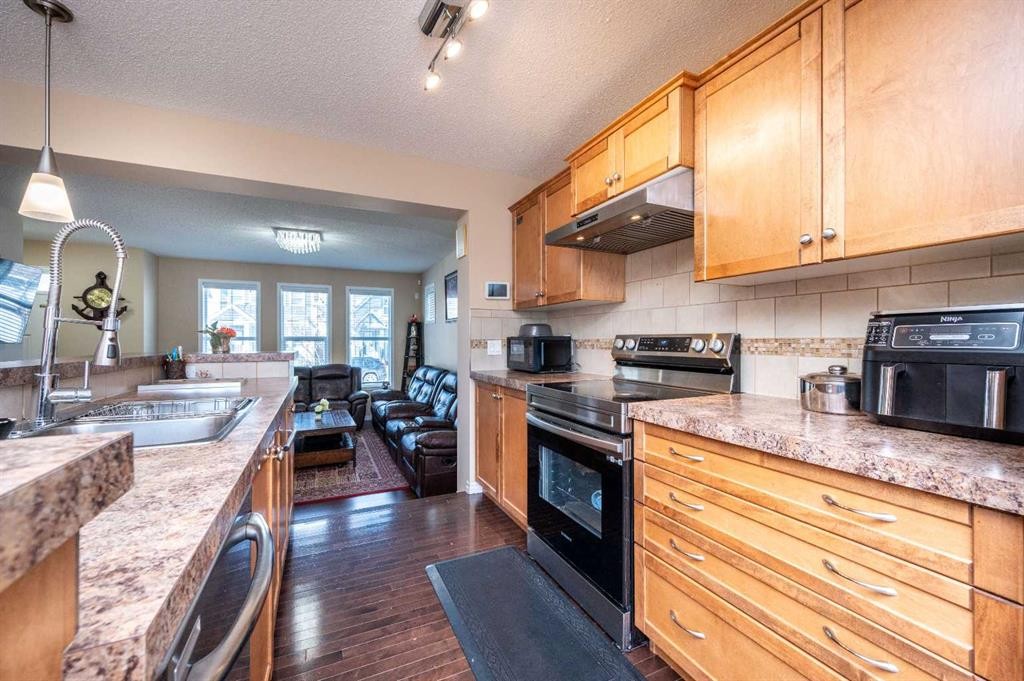 57 Skyview Point Common Ne, Calgary, AB - Indoor Photo Showing Kitchen