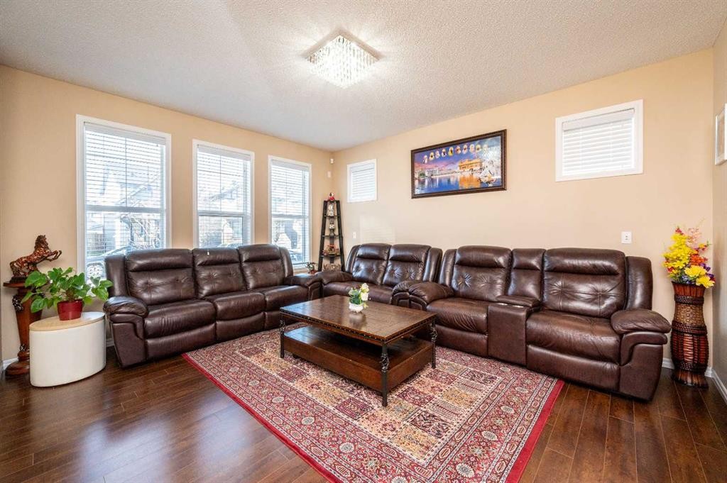 57 Skyview Point Common Ne, Calgary, AB - Indoor Photo Showing Living Room