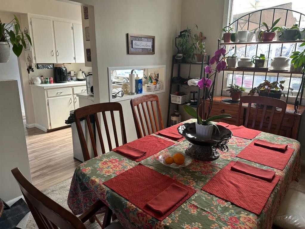 1435 22 Avenue, Didsbury, AB - Indoor Photo Showing Dining Room