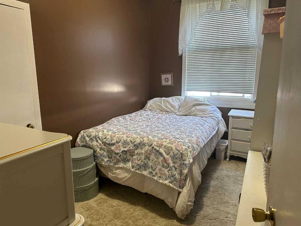 1435 22 Avenue, Didsbury, AB - Indoor Photo Showing Bedroom