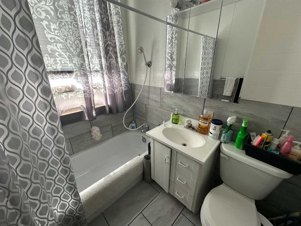 1435 22 Avenue, Didsbury, AB - Indoor Photo Showing Bathroom