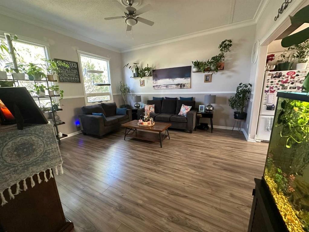 1435 22 Avenue, Didsbury, AB - Indoor