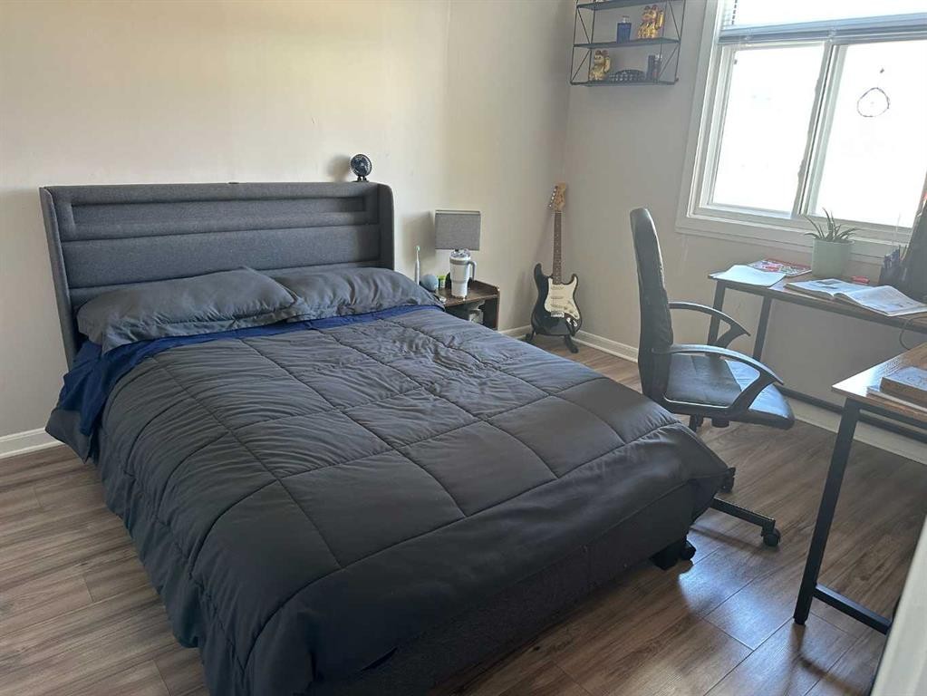 1435 22 Avenue, Didsbury, AB - Indoor Photo Showing Bedroom