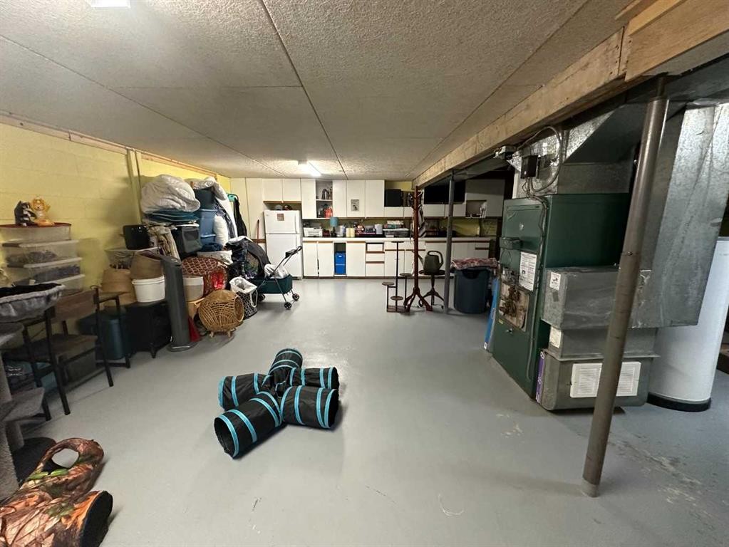 1435 22 Avenue, Didsbury, AB - Indoor