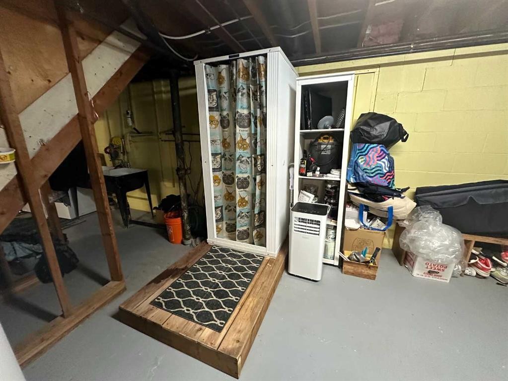 1435 22 Avenue, Didsbury, AB - Indoor Photo Showing Basement
