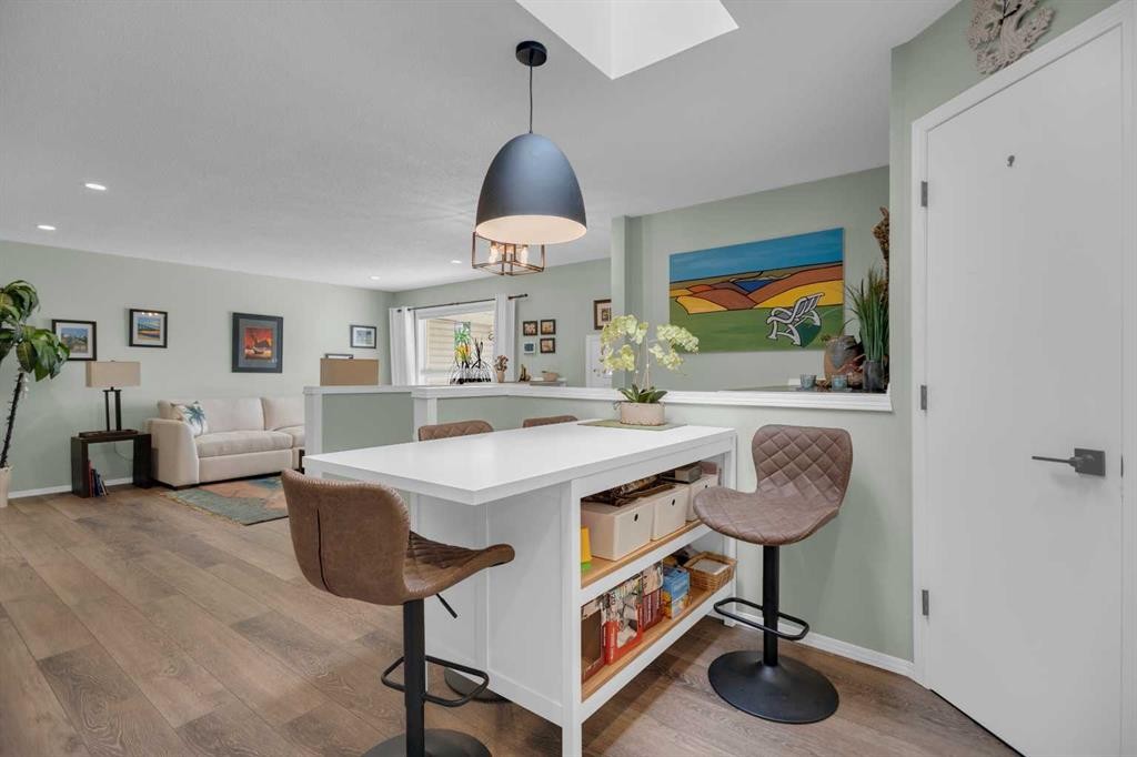 2-717 Centre Street, Vulcan, AB - Indoor