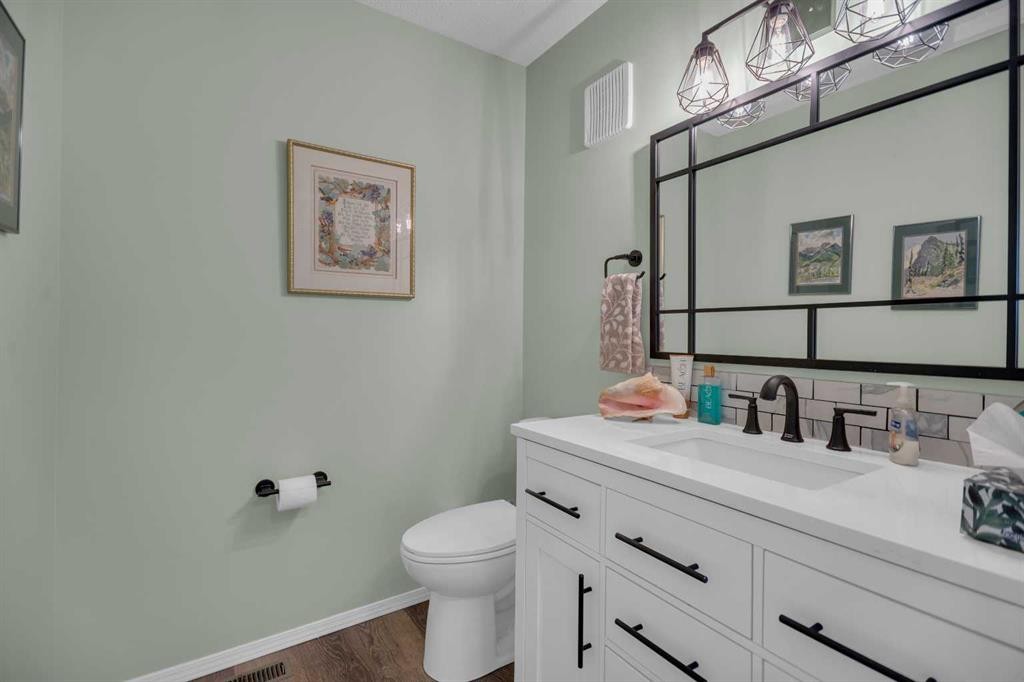 2-717 Centre Street, Vulcan, AB - Indoor Photo Showing Bathroom