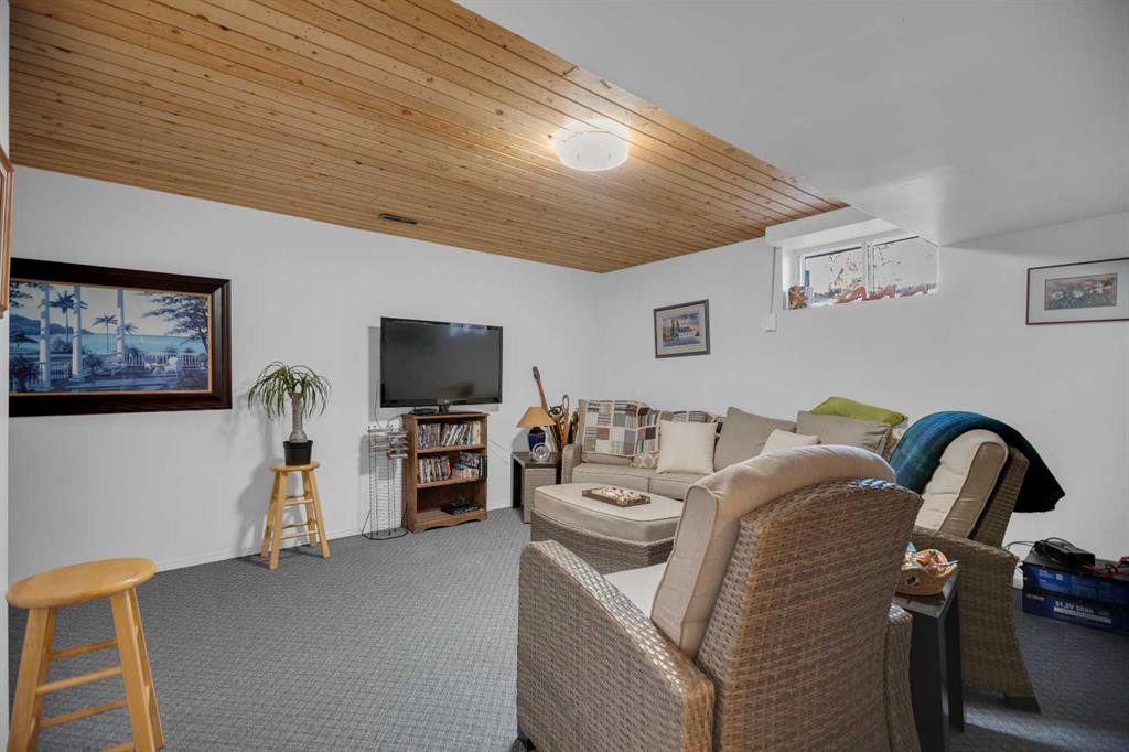 2-717 Centre Street, Vulcan, AB - Indoor