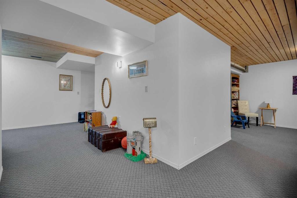 2-717 Centre Street, Vulcan, AB - Indoor
