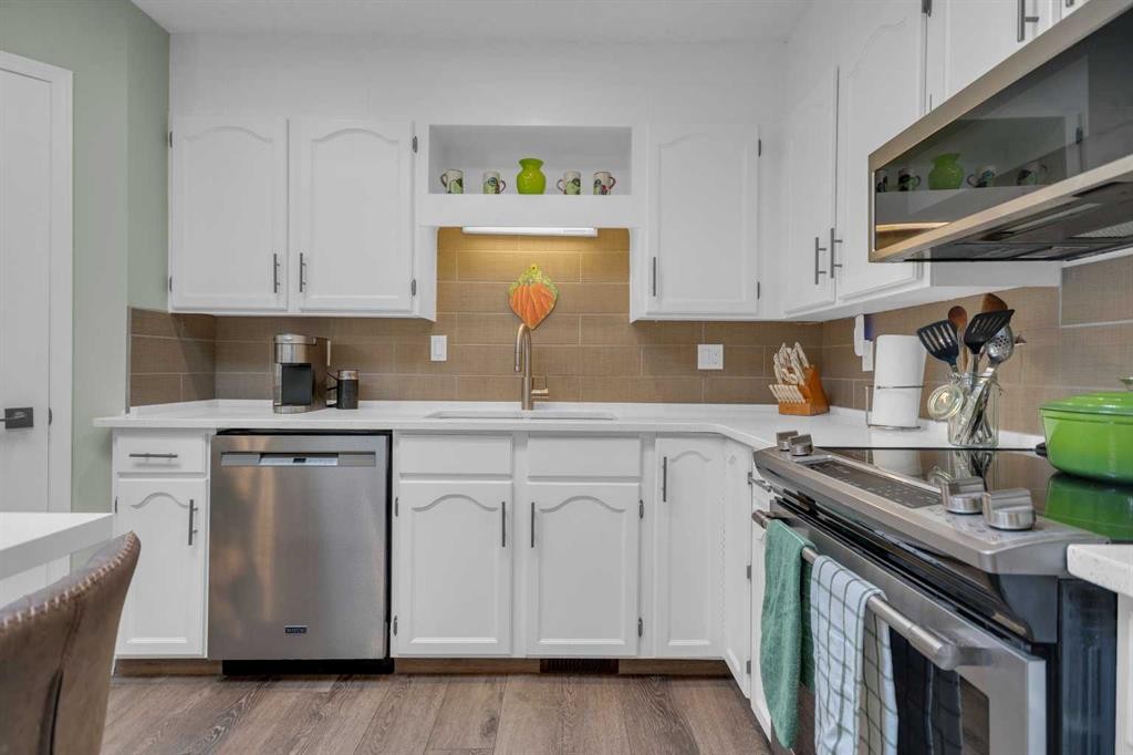 2-717 Centre Street, Vulcan, AB - Indoor Photo Showing Kitchen
