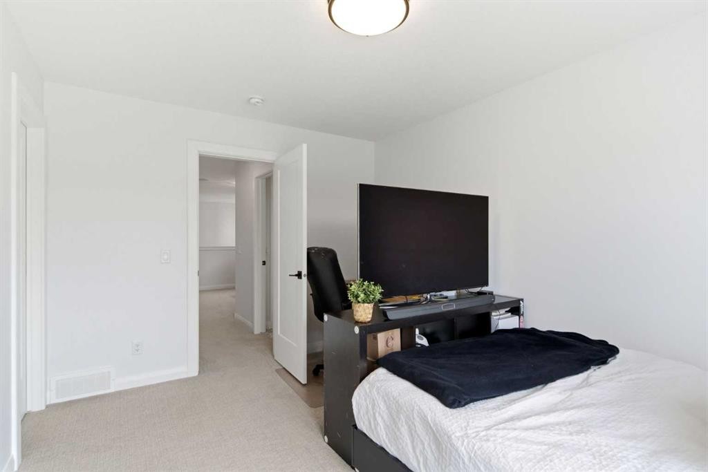 303 Rivercrest Boulevard, Cochrane, AB - Indoor Photo Showing Bedroom