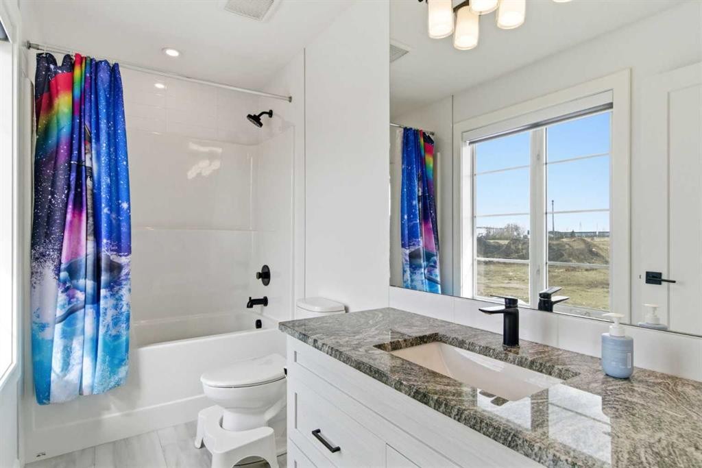 303 Rivercrest Boulevard, Cochrane, AB - Indoor Photo Showing Bathroom