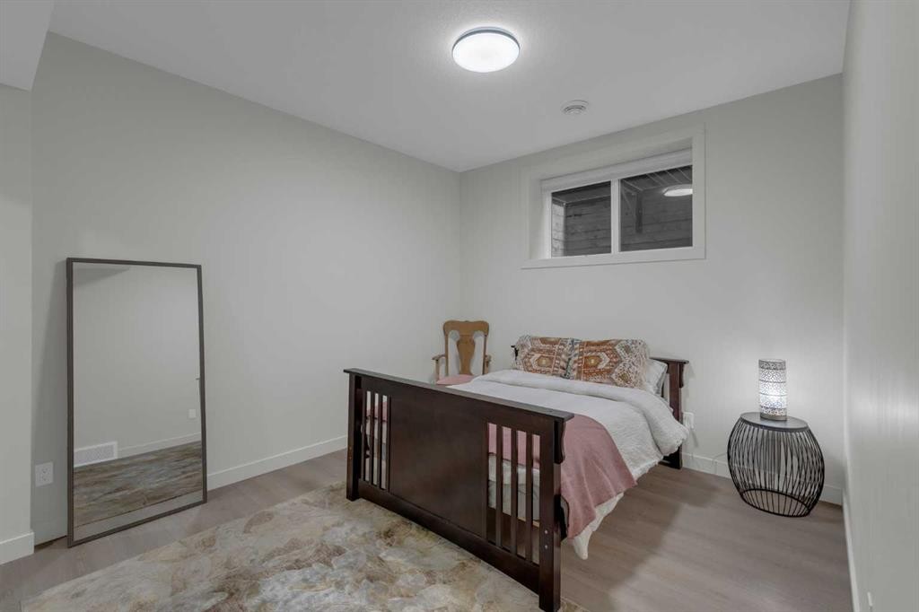7712 36 Avenue Nw, Calgary, AB - Indoor Photo Showing Bedroom