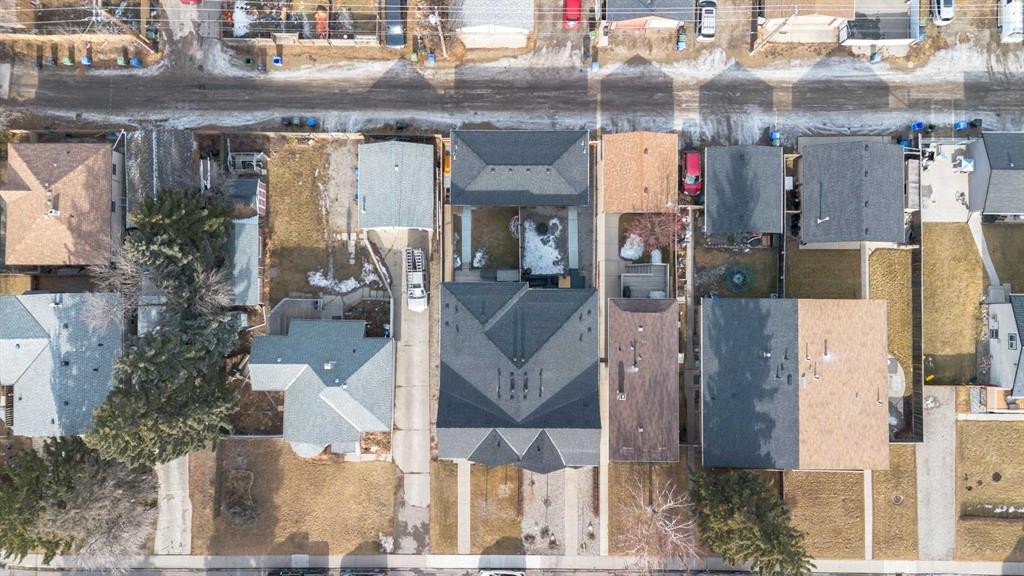 7712 36 Avenue Nw, Calgary, AB -
