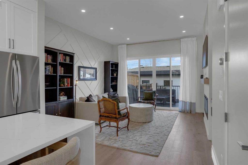 7712 36 Avenue Nw, Calgary, AB - Indoor