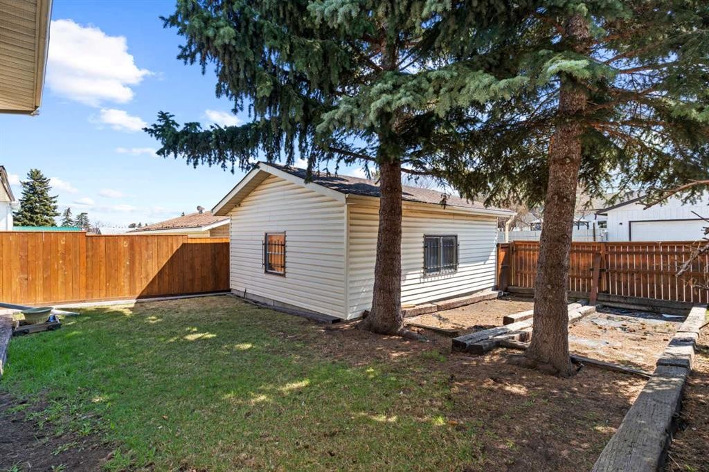 5811 Templehill Road Ne, Calgary, AB - Outdoor