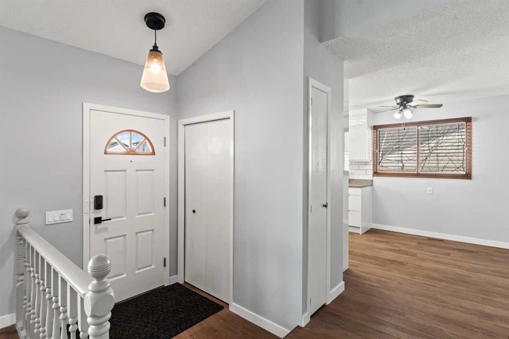 5811 Templehill Road Ne, Calgary, AB - Indoor Photo Showing Other Room