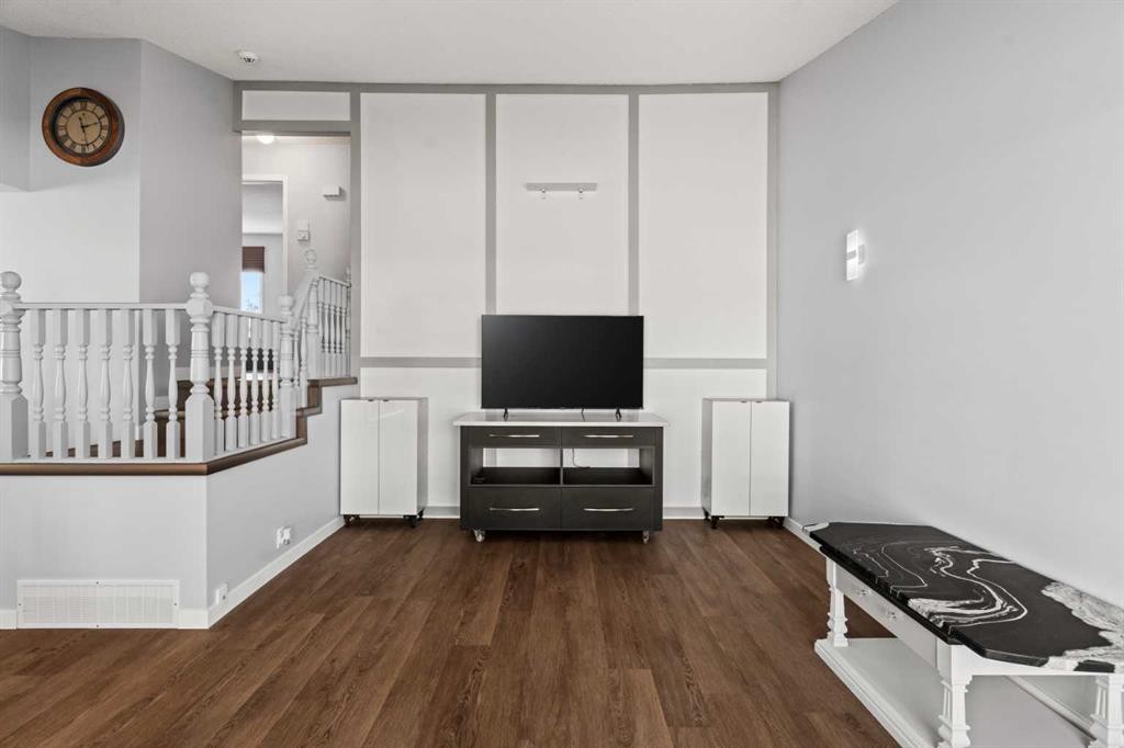 5811 Templehill Road Ne, Calgary, AB - Indoor Photo Showing Other Room