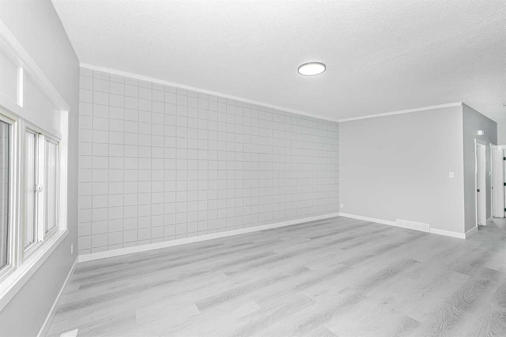 6403 Centre Street Nw, Calgary, AB - Indoor Photo Showing Other Room