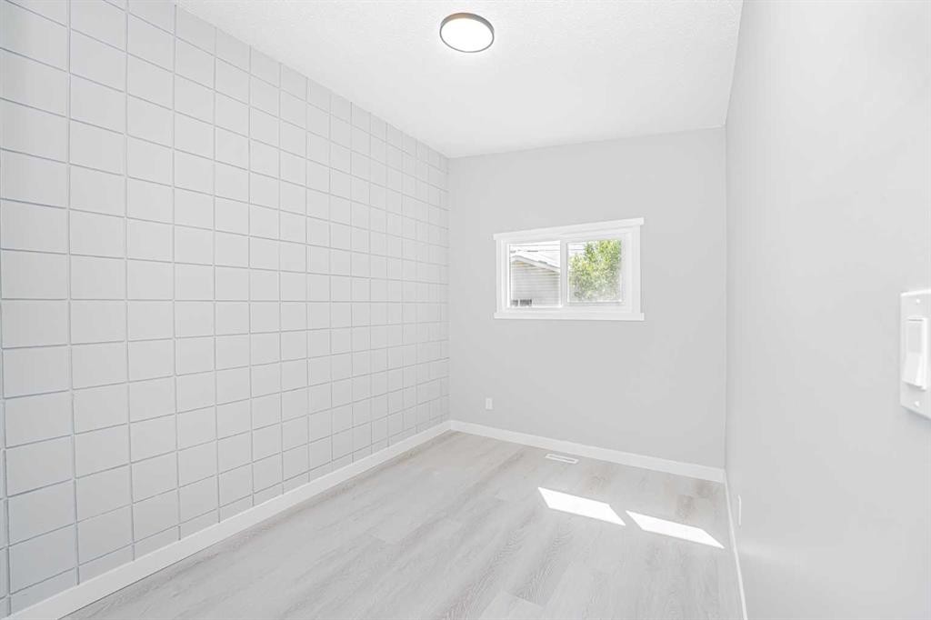 6403 Centre Street Nw, Calgary, AB - Indoor Photo Showing Other Room