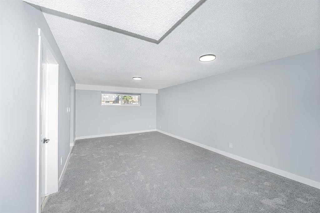6403 Centre Street Nw, Calgary, AB - Indoor Photo Showing Other Room