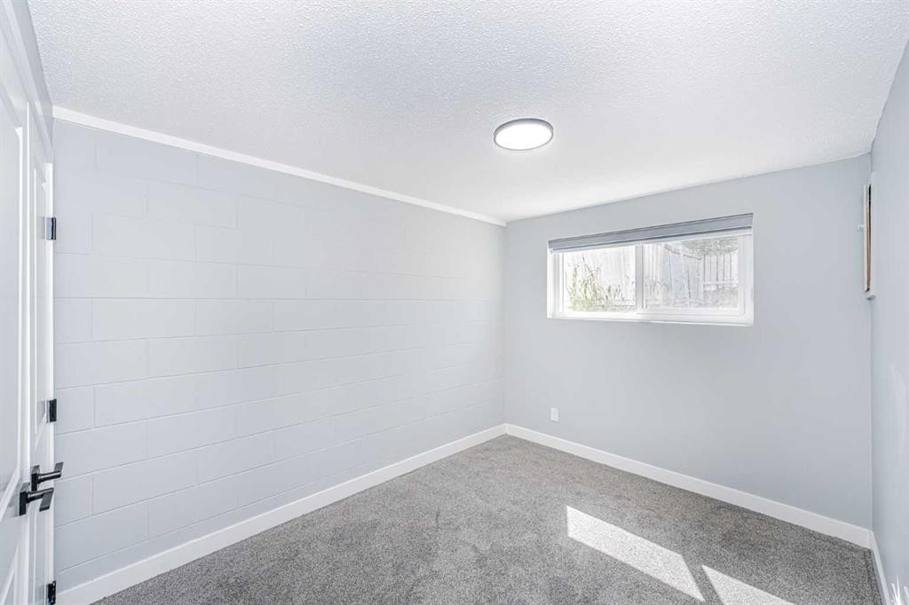 6403 Centre Street Nw, Calgary, AB - Indoor Photo Showing Other Room